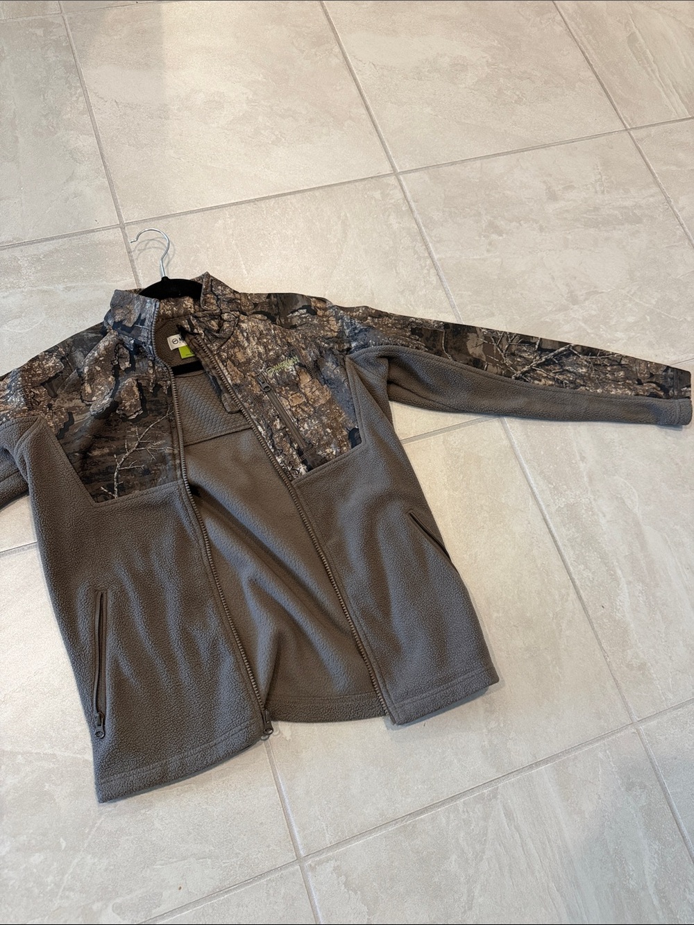 Magellan Outdoors Gray Fleece Jacket with Camo Yoke